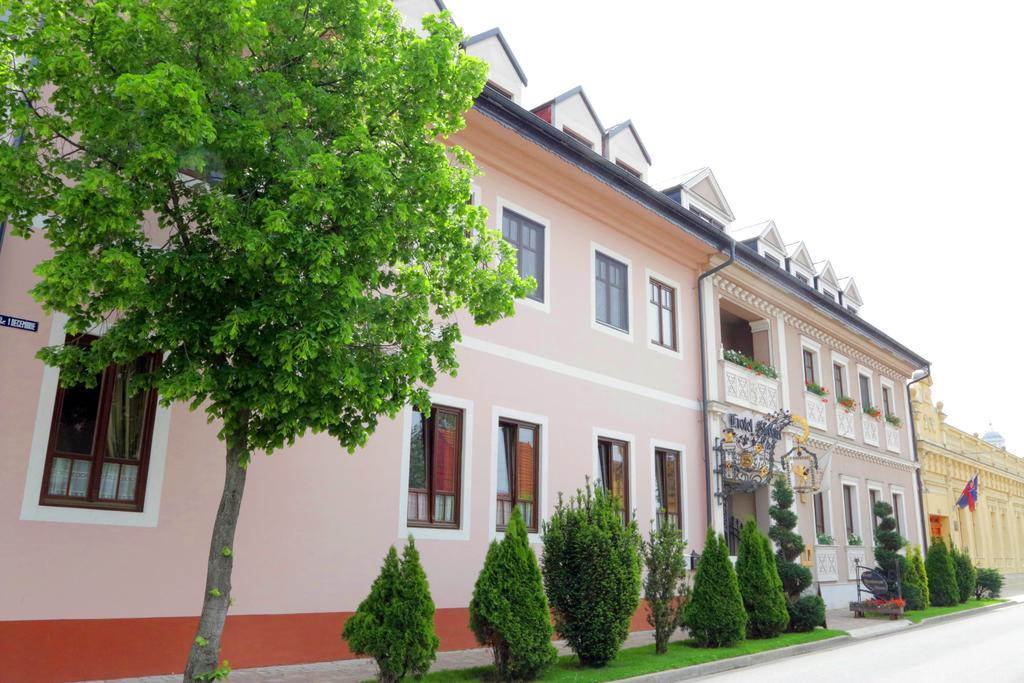 Hotel Slavia Salonta Eksteriør billede