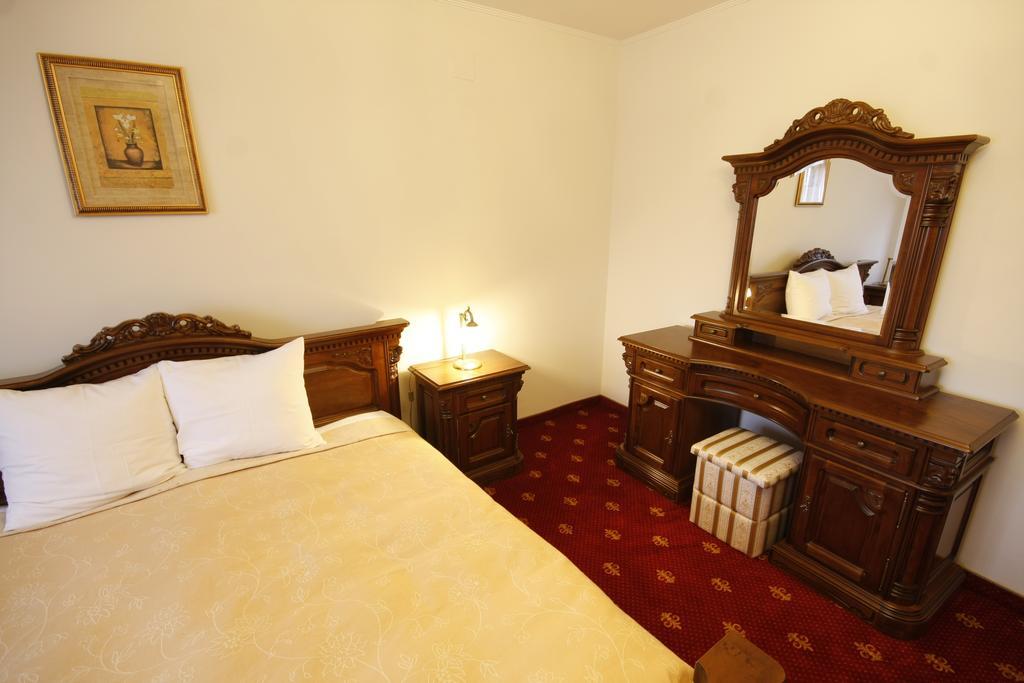 Hotel Slavia Salonta Eksteriør billede