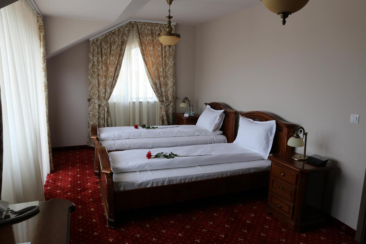 Hotel Slavia Salonta Eksteriør billede