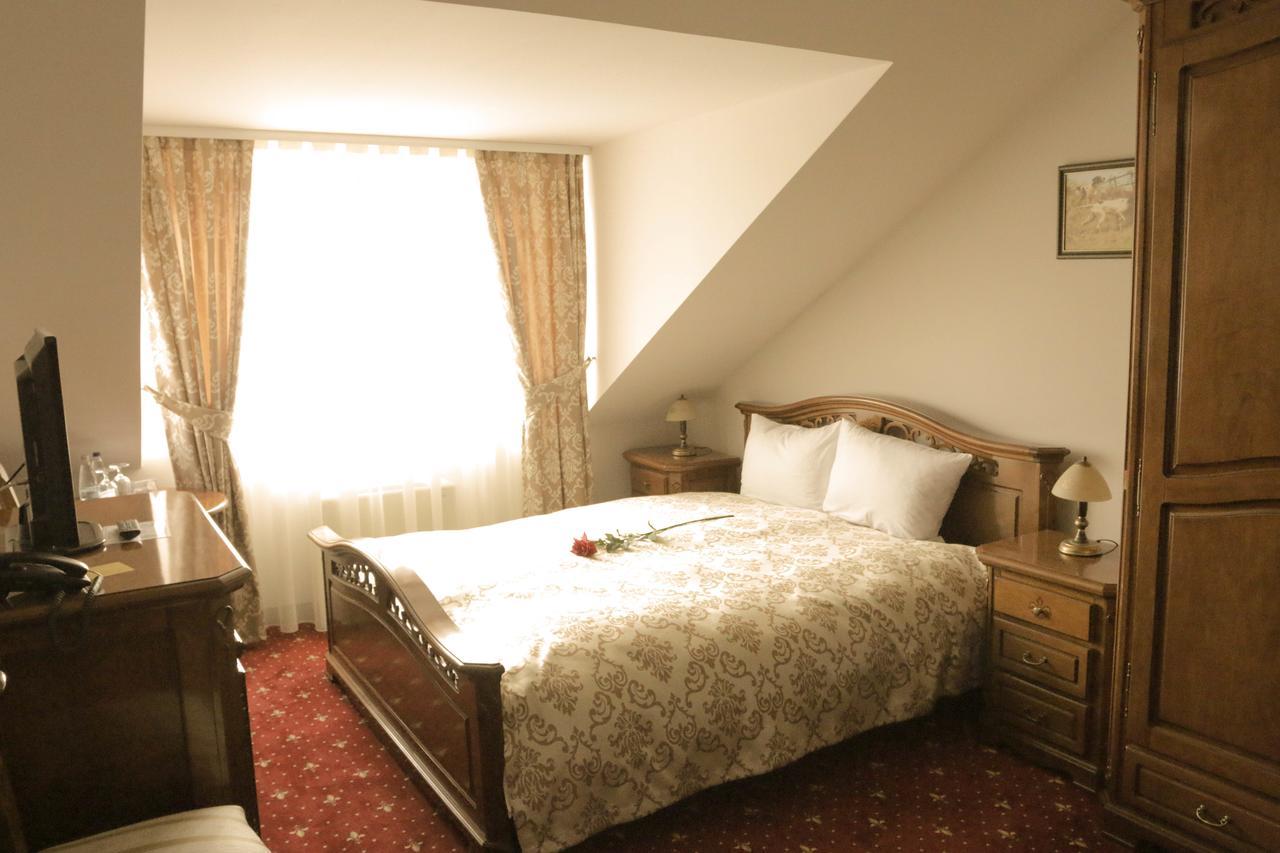 Hotel Slavia Salonta Eksteriør billede